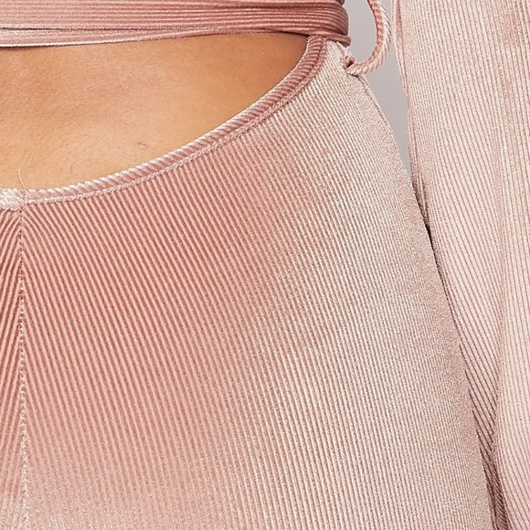 Velvety soft long sleeved jumpsuit adjustable tie at waist smooth has st… - Picture 3 of 7